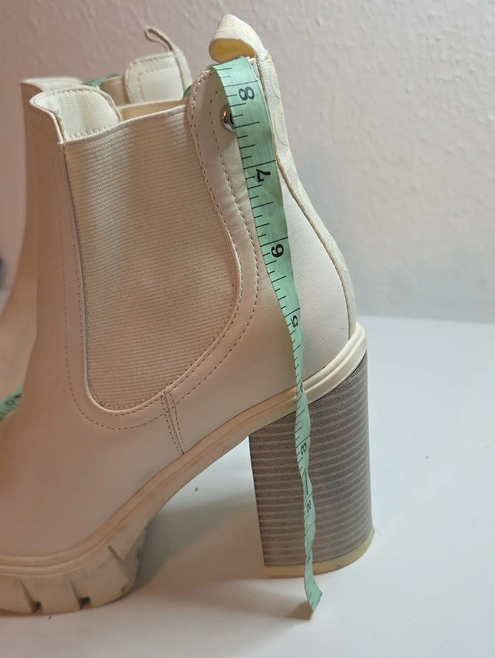 GBG KEONA PLATFORM CHELSEA DISTRESSED BOOTS STACKED HEELS LADIES  7.5 GUC